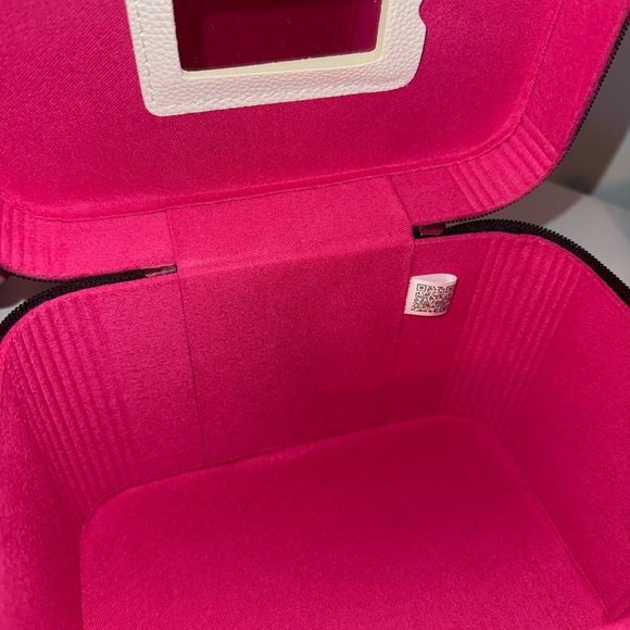 CC Black Quilted Leather Vanity Case - Picture 6 of 10